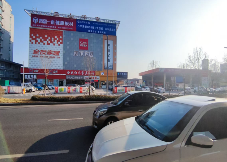 昌国路沃克家居商场楼顶大牌广告